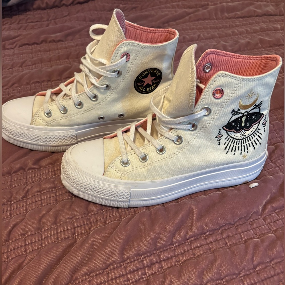 Converse Hight top platforms. Pink with moth embroidery. Women’s size 6